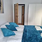 Apartment With 2 Bedrooms & Parking Wroclaw By Noclegi Renters