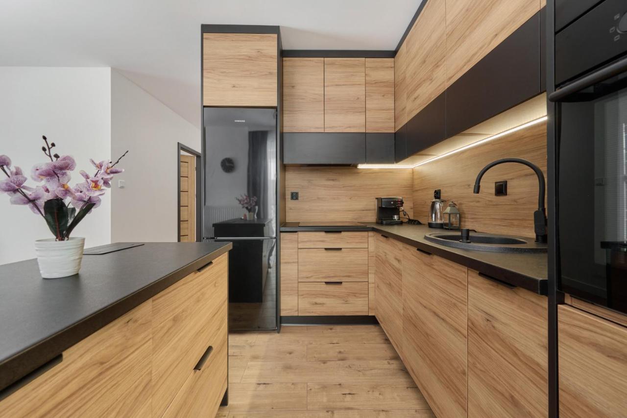 Apartment With 2 Bedrooms & Parking By Renters Wroclaw