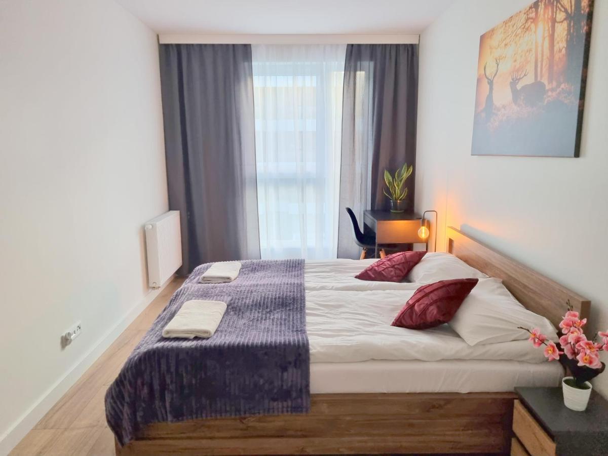 With 2 Bedrooms & Parking By Renters Apartment